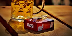 長期吸菸喝酒　食道靜脈瘤破裂出血