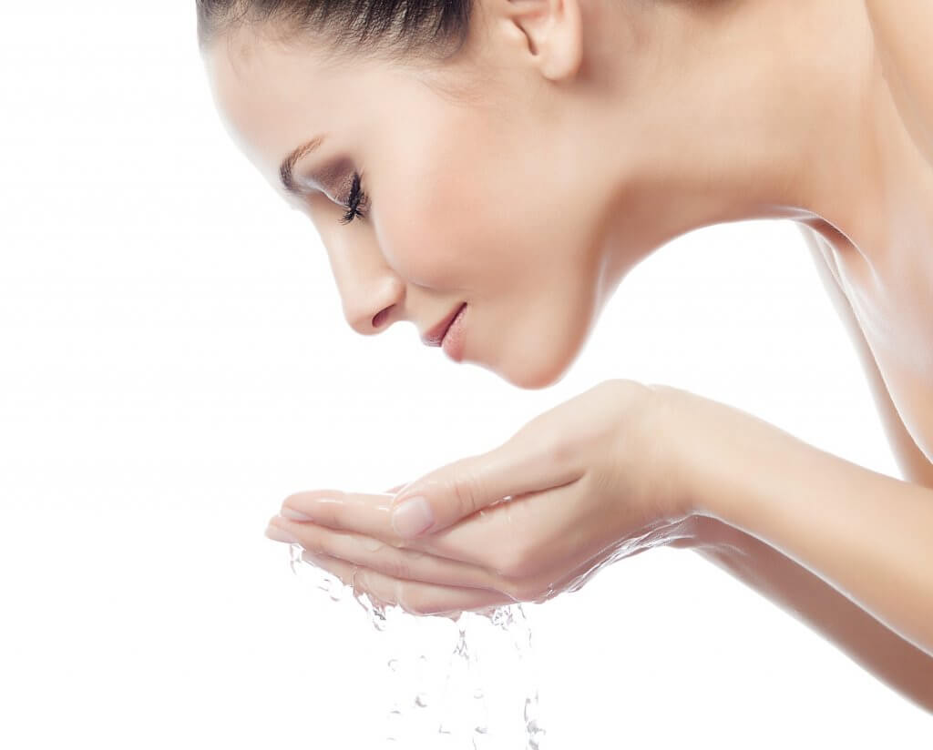 freegreatpicture-com-51819-wash-moisturizing-skin-care-beauty-characters