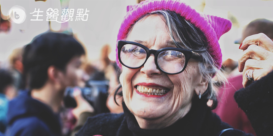 疼惜媽媽白內障　可變色人工水晶體來護眼