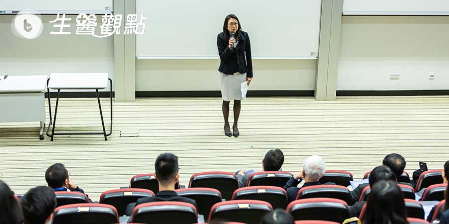 暑假屏蔽了導師，然後我看到了導師的這條妖嬈的朋友圈…