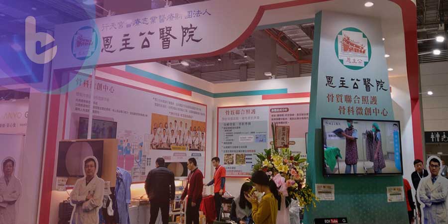 恩主公醫院幫民眾檢測骨質密度　同時展示新微創脊椎內視鏡模擬手術